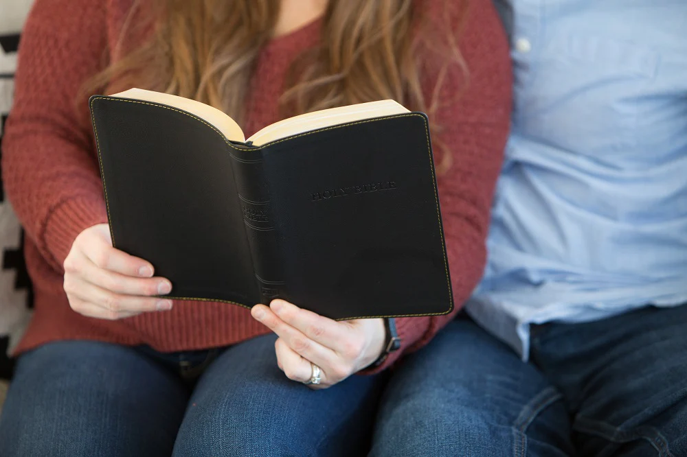 KJV, Deluxe Gift Bible, Red Letter Edition, Comfort Print - Image 16