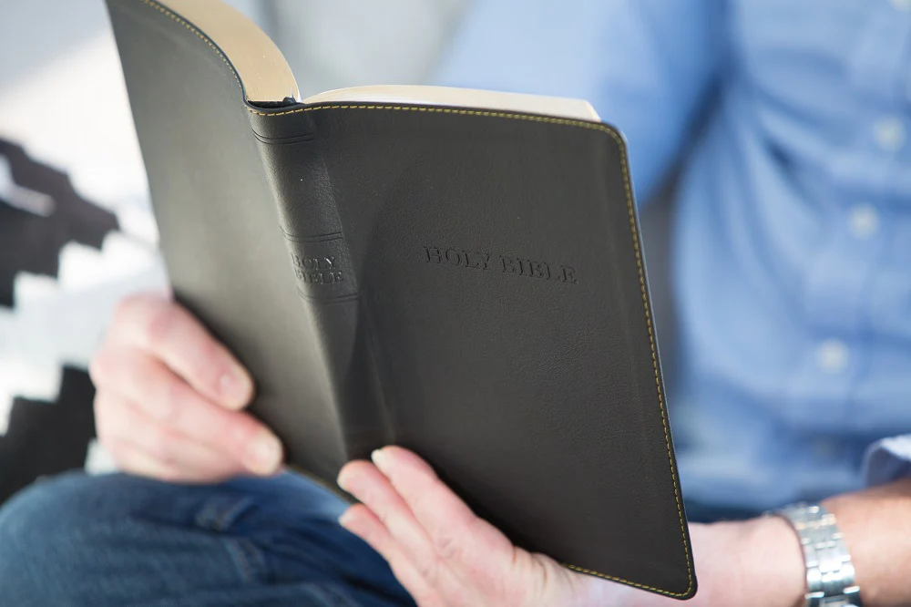 KJV, Deluxe Gift Bible, Red Letter Edition, Comfort Print - Image 18