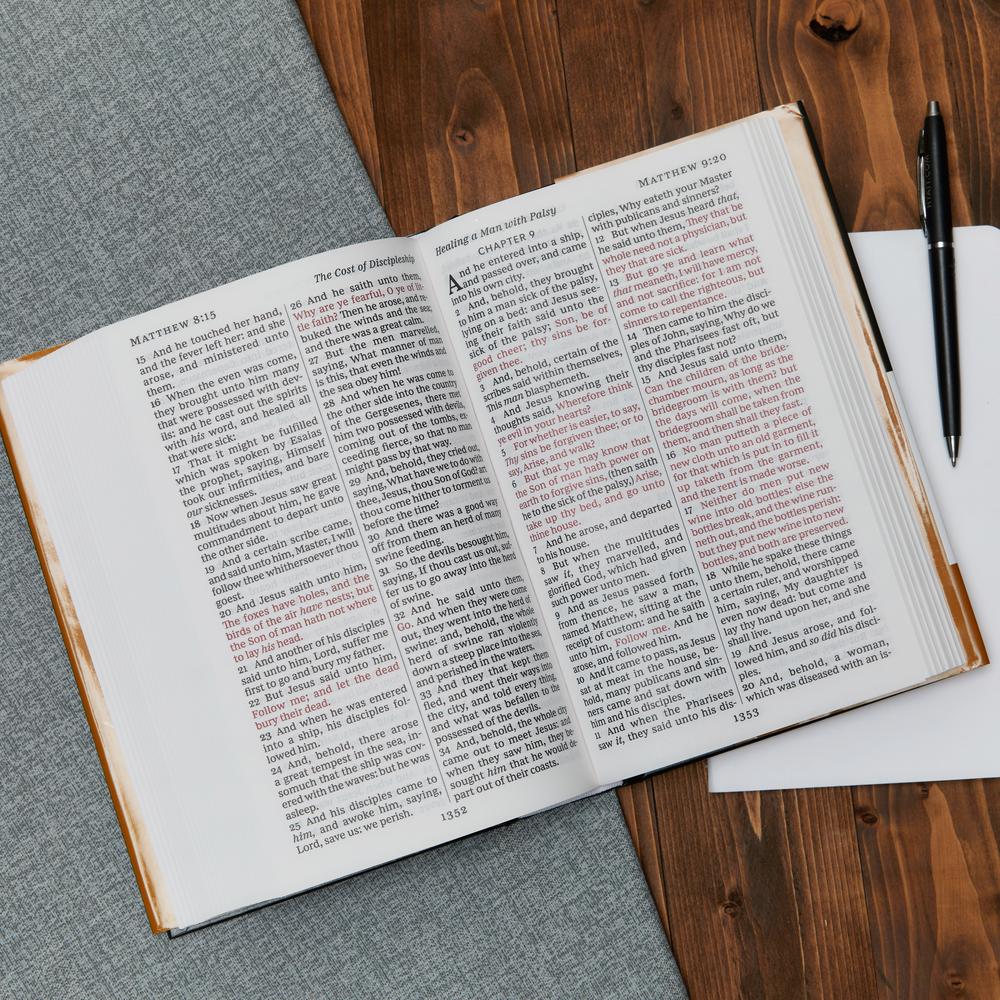 KJV, Pew Bible, Large Print, Red Letter Edition, Comfort Print: Holy Bible, King James Version - Image 10
