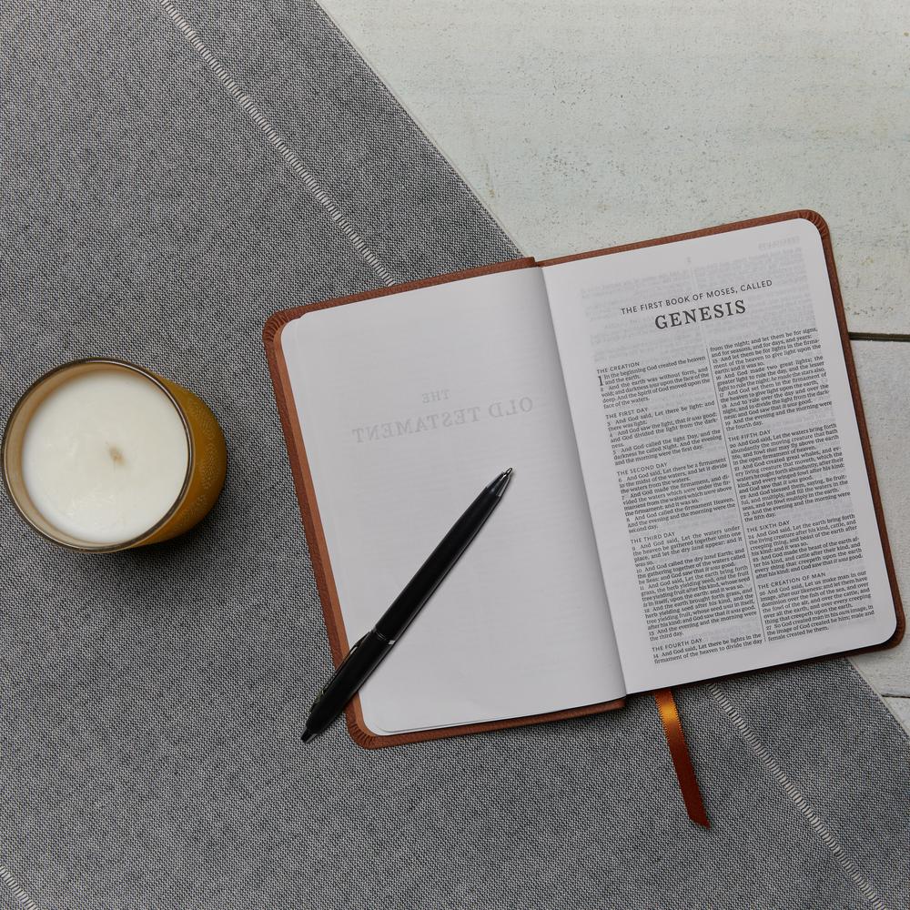 KJV, Value Thinline Bible, Compact, Red Letter, Comfort Print - Image 22