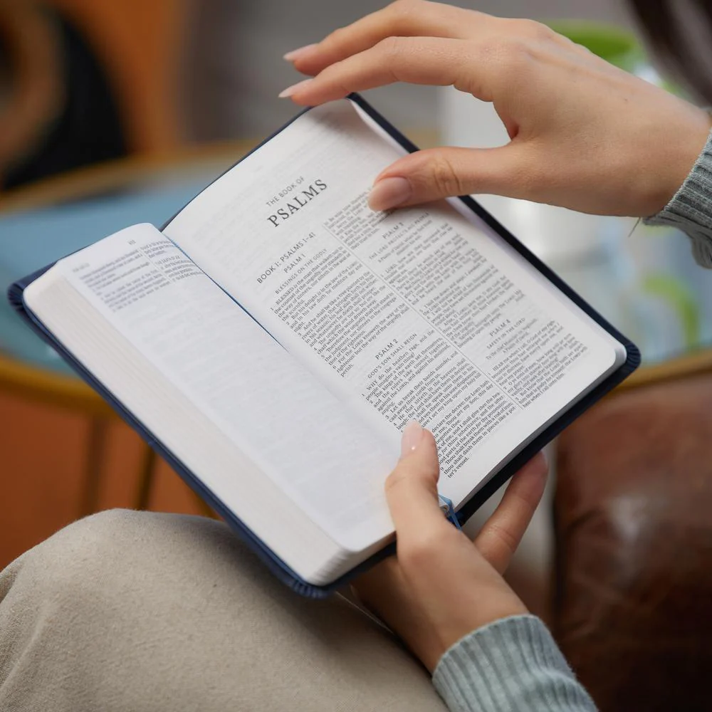 KJV, Value Thinline Bible, Compact, Red Letter, Comfort Print - Image 27