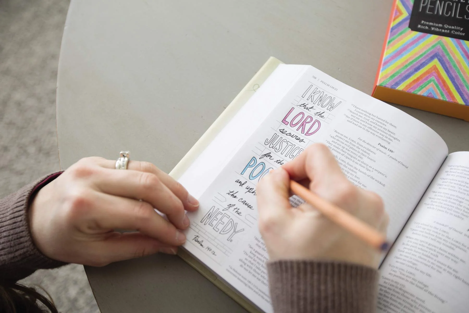 NIV, Beautiful Word Coloring Bible: Hundreds of Verses to Color - Image 13