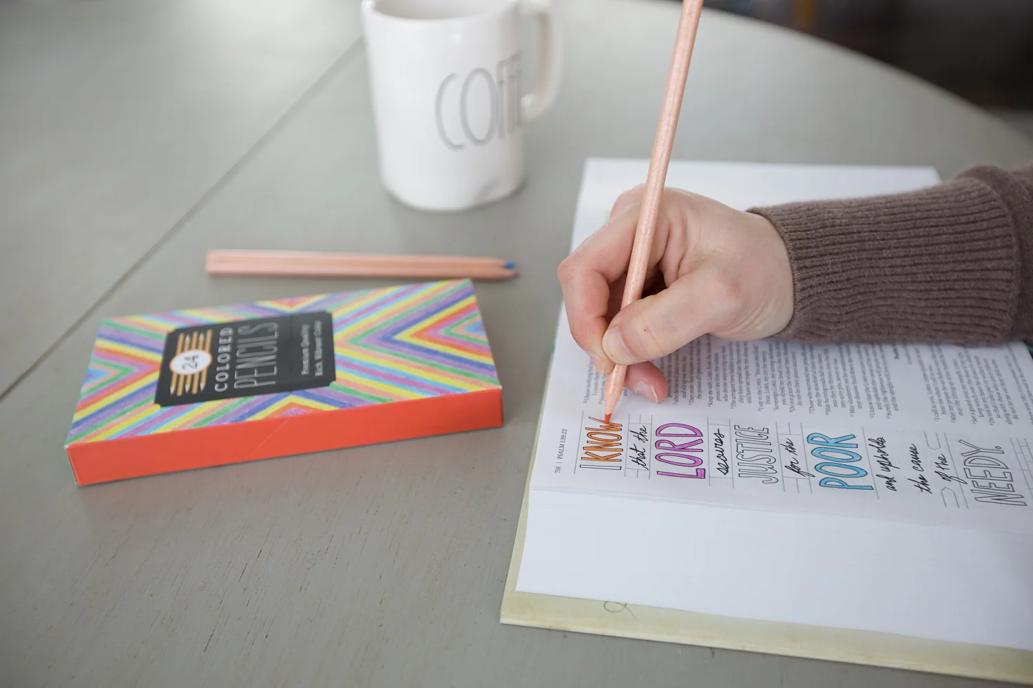 NIV, Beautiful Word Coloring Bible: Hundreds of Verses to Color - Image 4