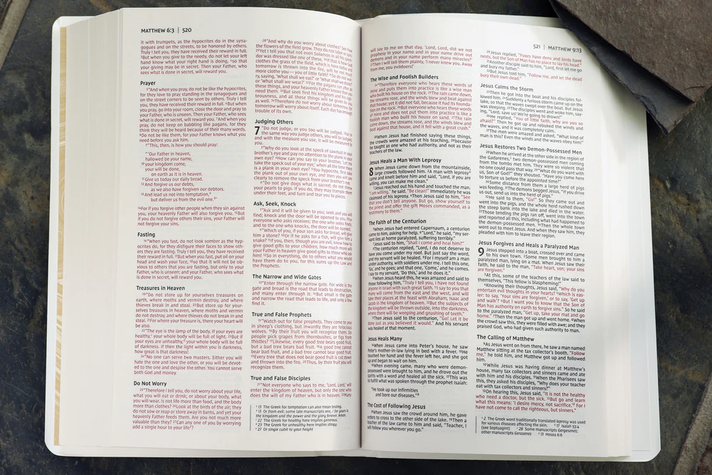 NIV, Gift and Award Bible, Leather-Look, Red Letter Edition, Comfort Print - Image 31