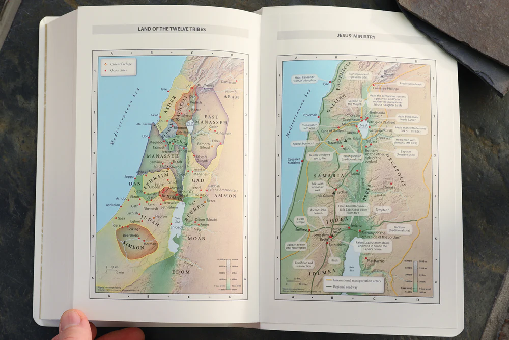 NIV, Gift and Award Bible, Leather-Look, Red Letter Edition, Comfort Print - Image 32