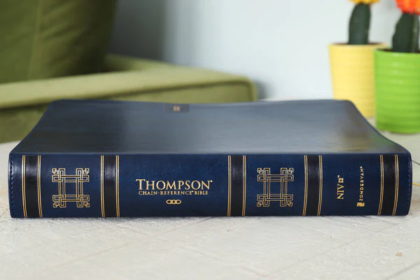 NIV, Thompson Chain-Reference Bible, Large Print, Red Letter Edition, Comfort Print - Image 45