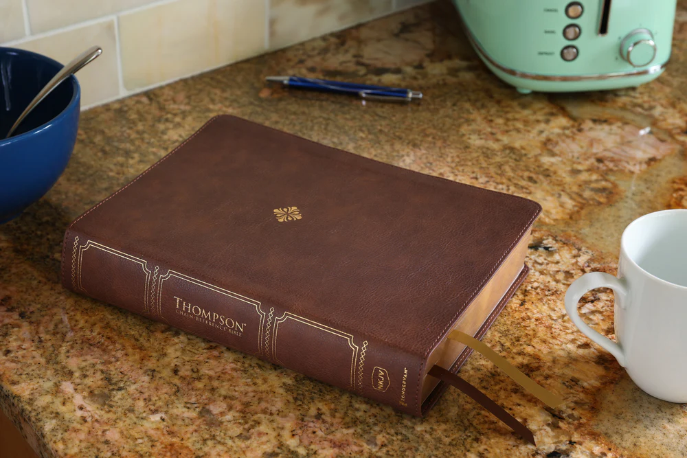 NKJV, Thompson Chain-Reference Bible, Large Print, Red Letter, Comfort Print - Image 4